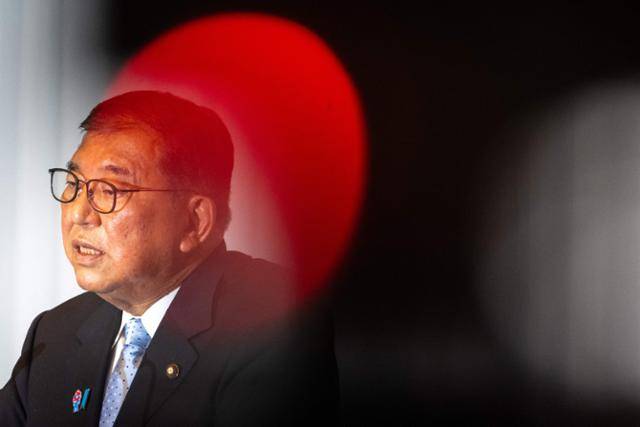 이시바 시게루 일본 총리가 참패로 끝난 참의원 선거 이튿날인 21일 도쿄 자민당 당사에서 기자회견을 하고 있다. 도쿄=AFP 연합뉴스