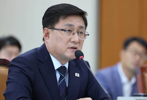 김성환 환경부 장관 후보자가 15일 국회 환경노동위원회 전체회의에서 열린 인사청문회에서 의원들 질의에 답하고 있다. 임현동 기자. 2025.07.15.