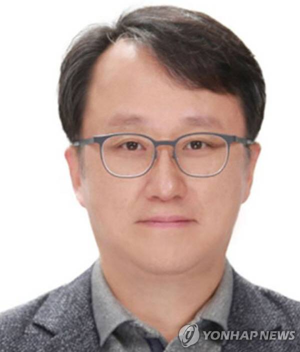 강준욱 국민통합비서관. 동국대 홈페이지. 연합뉴스