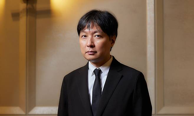 23일 개봉하는 영화 ‘전지적 독자 시점’을 연출한 김병우 감독은 “방대한 원작을 2시간 분량의 영화로 옮기며 ‘연대’라는 키워드를 구심점으로 잡았다”고 말했다.