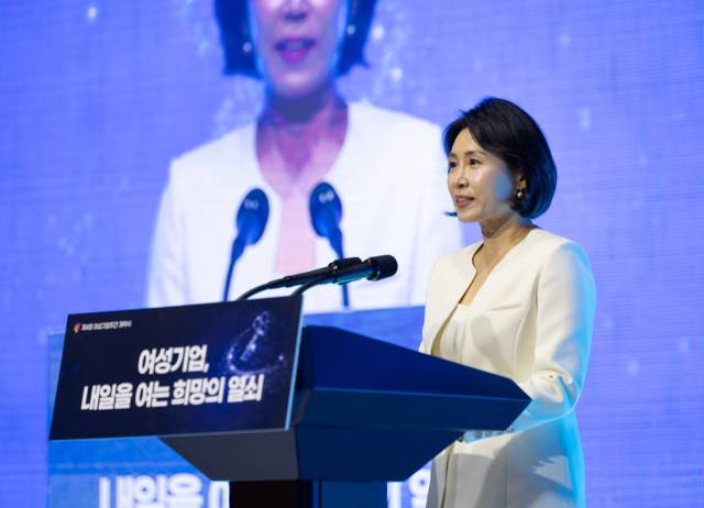 이재명 대통령의 부인 김혜경 여사가 1일 서울 중구 신라호텔에서 열린 제4회 여성기업주간 개막식에서 축사를 하고 있다. 뉴스1