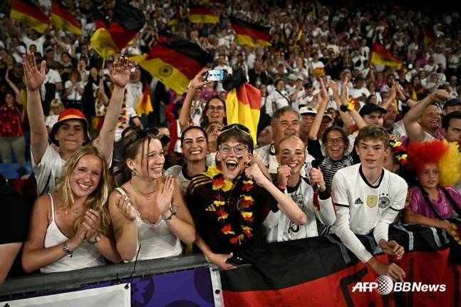 독일을 응원하는 관중들. /AFPBBNews=뉴스1