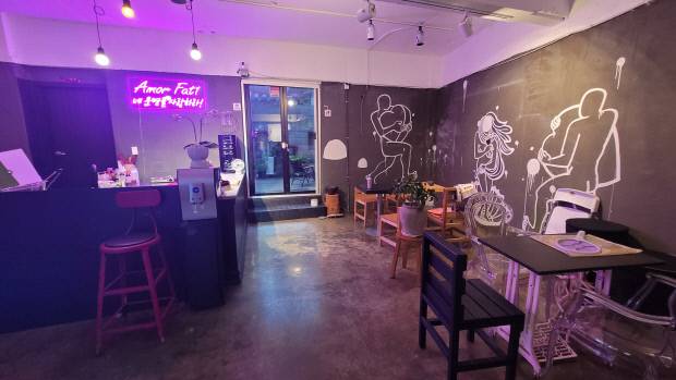 ‘네 운명을 사랑하라’는 의미를 담은 ‘아모르 파티’.