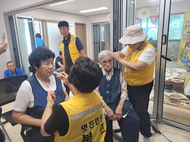 울진군 북면 검성리 우리동네 재능부자 재능나눔 프로젝트 모습./울진군 제공