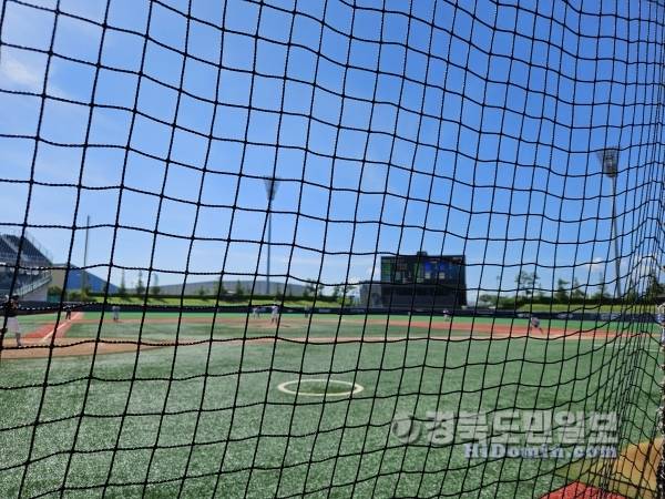 제59회 대통령배 고교야구대회 개막전인 대구고와 청담고의 경기가 22일 오전 8시 포항야구장에서 벌어지고 있다. 사진=김명득 기자