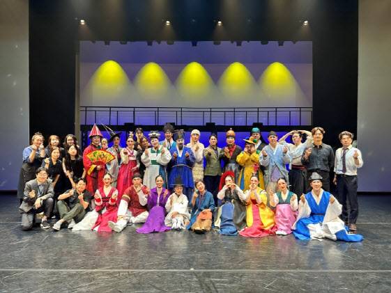 전통연희극 ‘광대’ 대만 투어 공연 모습(사진=국립정동극장).