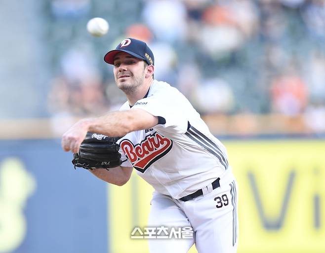 두산 선발투수 잭로그가 22일 서울 잠실구장에서 열린 2025 KBO리그 한화와 경기에서 역투하고 있다. 잠실 | 최승섭기자 thunder@sportsseoul.com