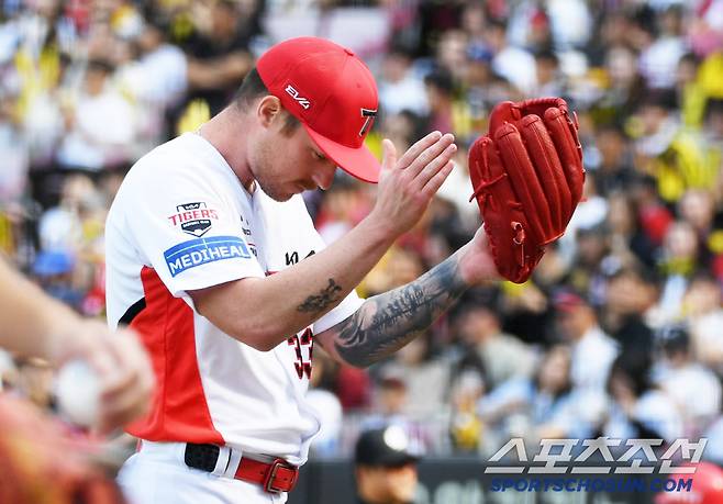 26일 광주 기아챔피언스필드에서 열린 KIA 타이거즈와 LG 트윈스의 경기. KIA 선발 올러가 7이닝 무실점 피칭을 펼친 뒤 환호하고 있다. 광주=박재만 기자 pjm@sportschosun.com/2025.04.26/