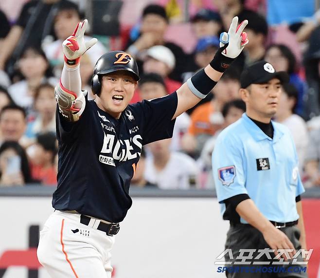19일 수원 케이티위즈파크에서 열린 KT와 한화의 경기. 3회 2사 2, 3루. 2타점 적시타 날린 하주석. 수원=송정헌 기자songs@sportschosun.com/2025.07.19/