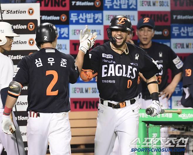 22일 잠실야구장에서 열린 KBO리그 두산과 한화의 경기. 9회초 솔로홈런을 날린 한화 심우준. 잠실=송정헌 기자songs@sportschosun.com/2025.07.22/