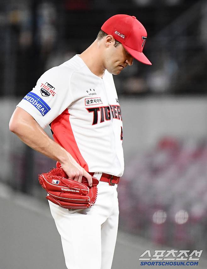 22일 광주 기아 챔피언스필드에서 열린 LG-KIA전. 6회초 1사 1, 2루 문보경에게 3점 홈런을 허용한 네일이 아쉬워하고 있다. 광주=정재근 기자 cjg@sportschosun.com/2025.7.22/