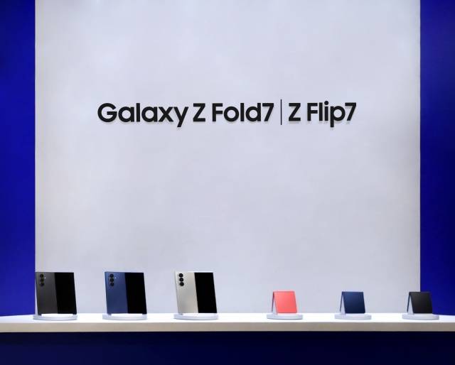 삼성전자는 15일부터 21일까지 일주일간 진행한 '갤럭시 Z 폴드7·Z 플립7' 국내 사전판매가 104만대 기록을 달성했다고 밝혔다. /삼성전자