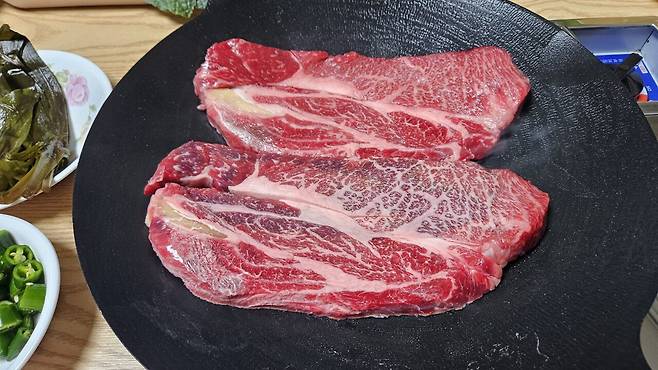 20250721_212225.jpg 저녁 손주 생일이라고 오마니가 사준 한우