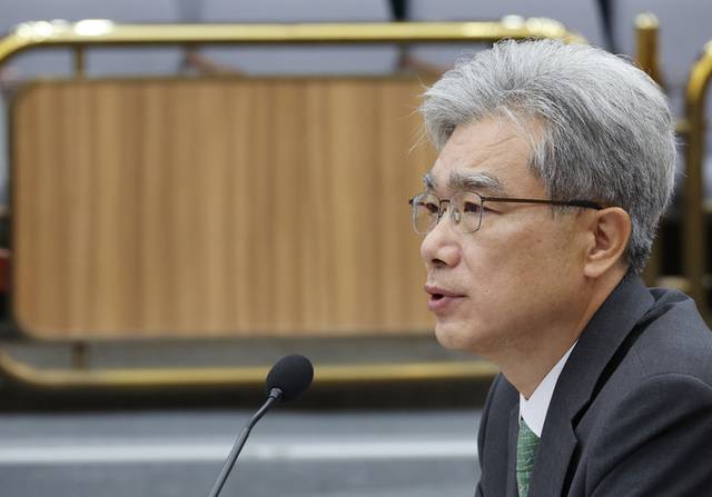 ▲ 김상환 헌법재판소장 후보자가 지난 21일 서울 여의도 국회에서 열린 인사청문회에서 의원 질의에 답하고 있다. 연합뉴스