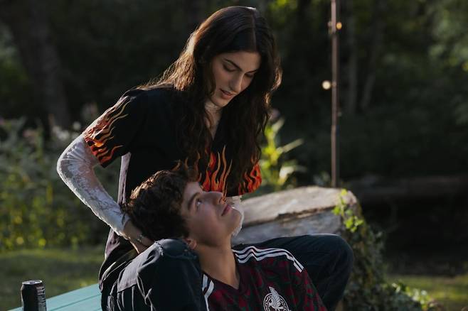 애플 TV+ 드라마 <두 번째 스윙> 스틸 컷 / 출처. IMDb