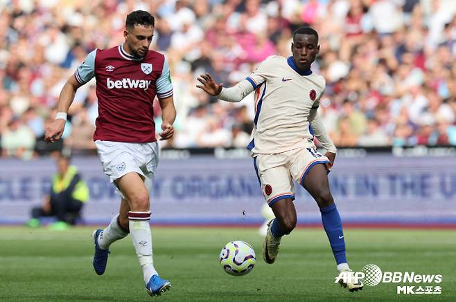 잭슨은 2023년 여름 이적시장에서 비야레알을 떠나 첼시 유니폼을 입었다. 잭슨은 2022-23시즌 비야레알 공격의 한 축을 담당한 기대주였다. 잭슨은 이 시즌 스페인 프리메라리가 26경기에 출전해 12골 4도움을 기록했다. 첼시 데뷔 시즌 성적도 나쁘지 않았다. 잭슨은 2023-24시즌 EPL 35경기에 나서 14골 5도움을 올렸다. 2024-25시즌엔 리그 30경기에서 10골 5도움을 기록했다. 사진=AFPBBNews=News1