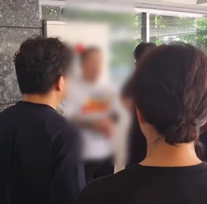 올해 2월부터 6월까지 당근마켓에 시세보다 저렴한 허위 매물을 올려 51명으로부터 총 3억5000만원의 계약금을 가로챈 30대 남성이 지난 7일 거주지에서 검거되고 있다. 마포경찰서 제공