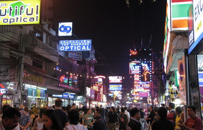 태국 파타야 워킹스트리트. 위키피디아