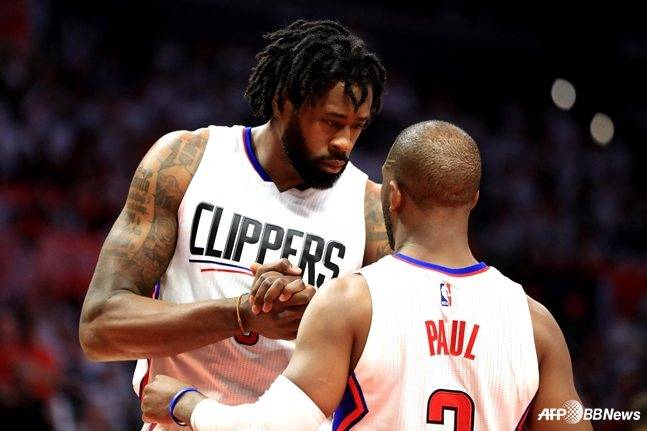 디안드레 조던(왼쪽)과 크리스 폴. /AFPBBNews=뉴스1