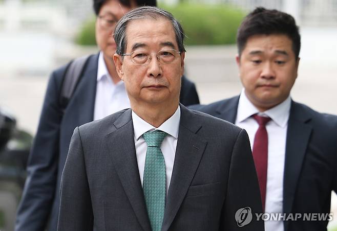 한덕수 전 총리 (서울=연합뉴스) 김성민 기자 = 한덕수 전 국무총리가 2일 내란특검 조사를 받기 위해 서울 서초구 서울고검 청사로 출석하고 있다. 2025.7.2 ksm7976@yna.co.kr