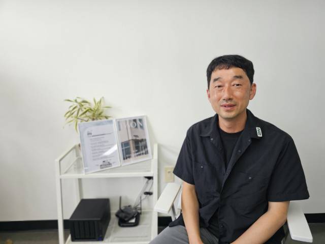 친환경 기술을 개발·상용화하는 스타트업 투엔을 이끄는 김재훈 대표가 매일신문과 인터뷰를 하고 있다. 그는 "차세대 기술 상용화로 환경 보호는 물론 산업 활성화에도 기여하겠다"고 강조했다. 정우태 기자