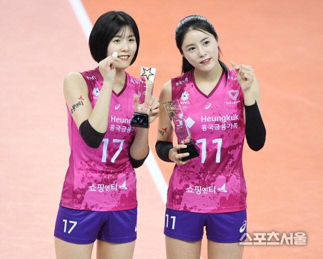 전 여자 프로배구 흥국생명 소속 이재영(왼쪽) 이다영. 스포츠서울DB