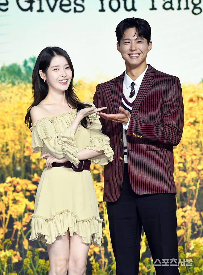 배우 아이유(왼쪽)와 박보검. 2025. 3. 5. 박진업 기자 upandup@sportsseoul.com