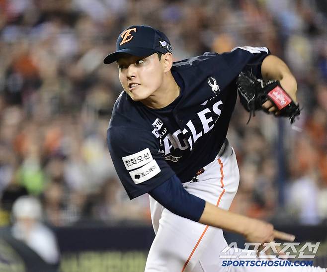 22일 잠실야구장에서 열린 KBO리그 두산과 한화의 경기. 6회 양의지를 삼진 처리하고 있는 한화 선발 문동주. 잠실=송정헌 기자songs@sportschosun.com/2025.07.22/