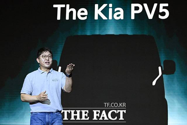 '더 기아 PV5 테크 데이'가 22일 오전 경기도 광명시 AK플라자 아이벡스 스튜디오에서 열린 가운데 주석하 연구개발본부 상무가 환영사를 하고 있다. /광명=남용희 기자