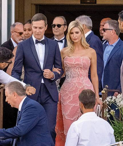 결혼식 하객으로 참석한 트럼프 미국 대통령의 장녀이방카와 재러드 쿠슈너 부부.