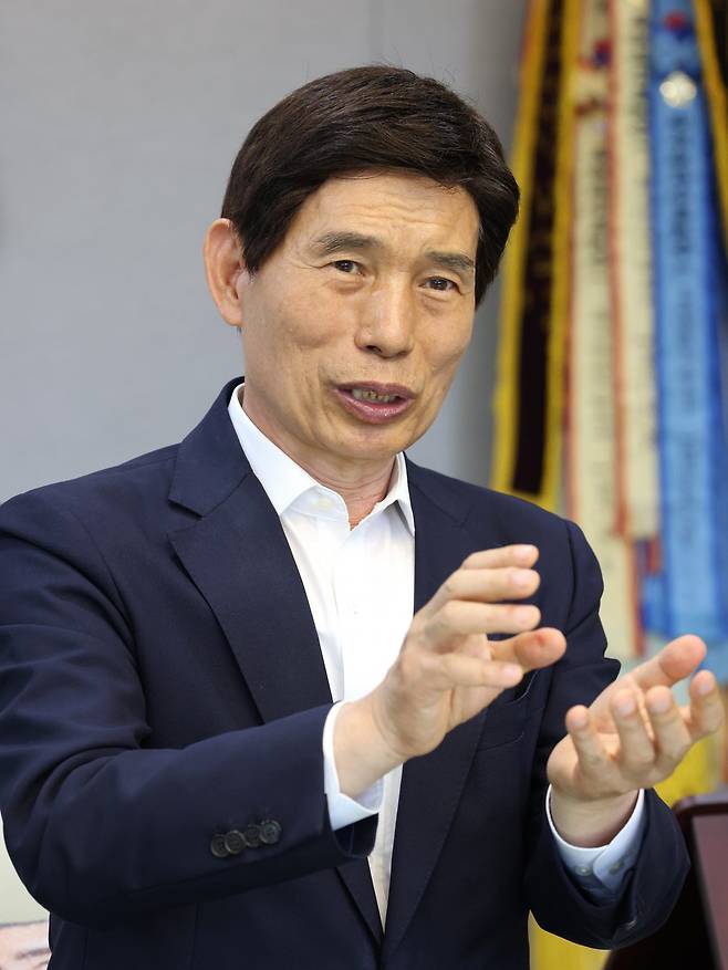 이태훈 대구 달서구청장은 22일 “한반도를 덮친 괴물 폭우로 인한 피해 상황을 보면서 가슴이 아팠다”며 “기초지자체부터 기후 위기 시대를 대처하는 다양한 정책과 인프라를 꾸준히 만들어야 한다고 생각한다”고 말했다.
대구 달서구 제공