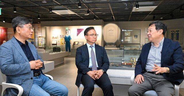 강대흥 KWMA 사무총장과 황병배 기독교대한감리회 선교국 총무, 안교성 한국기독교역사문화관장(왼쪽부터)이 지난 7일 서울 은평구 한국기독교역사문화관에서 좌담회를 갖고 한국교회 선교의 방향과 과제에 대해 대화하고 있다. 신석현 포토그래퍼