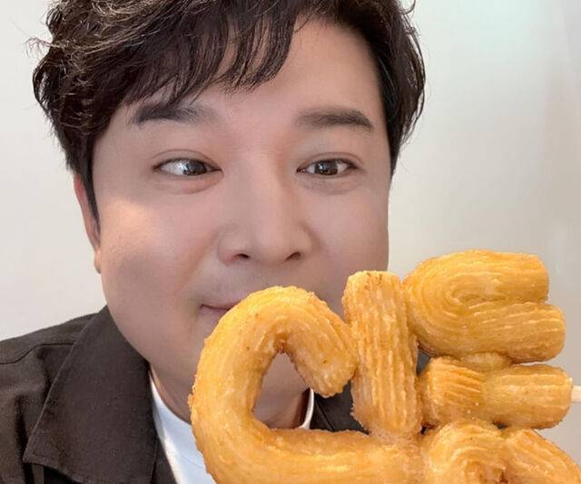 신동이 유두축소술을 했다고 고백했다. / 신동 소셜미디어