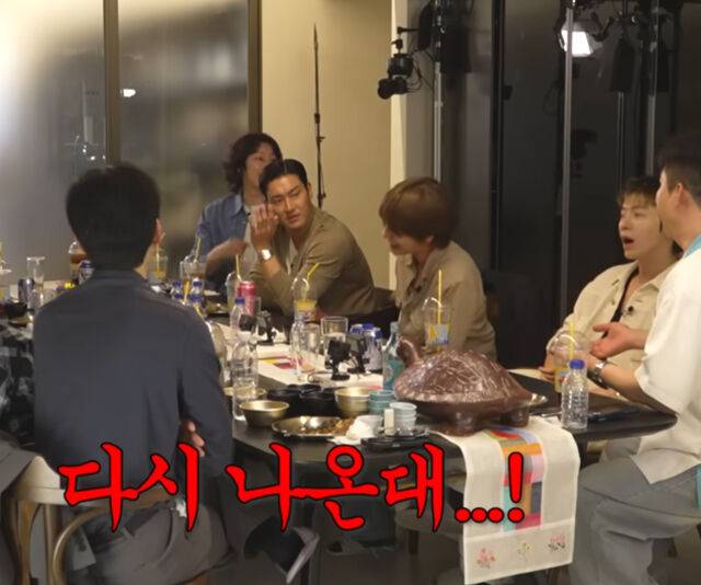 유두축소수술을 해도 유두가 다시 나온다고 말해 멤버들을 웃게 만들었다. / 유튜브 '채널 십오야'