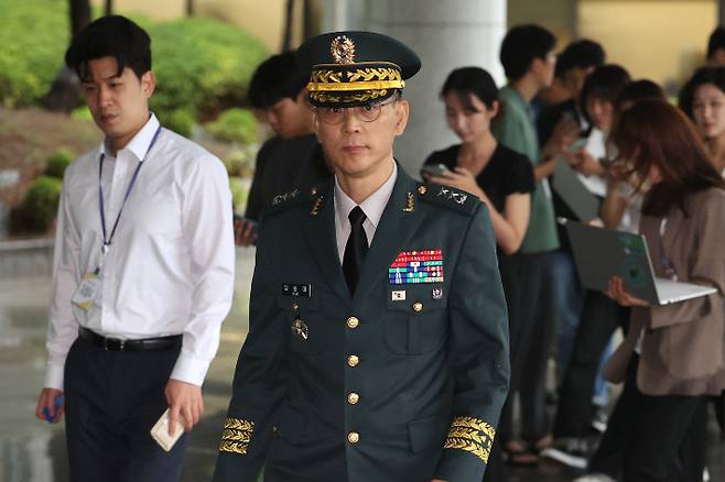 김용대 드론작전사령관이 17일 내란특검 사무실이 마련된 서울 서초구 서울고검에 조사를 받기 위해 출석하고 있다. 연합뉴스