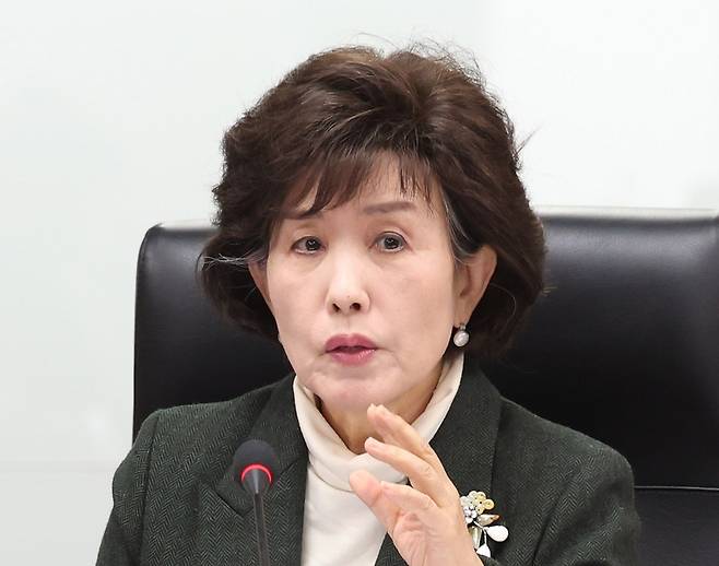 박선영 진실화해위원장이 지난 4월 1일 오후 서울 중구 진실·화해를위한과거사정리위원회에서 제103차 위원회를 주재하고 있다. 뉴시스