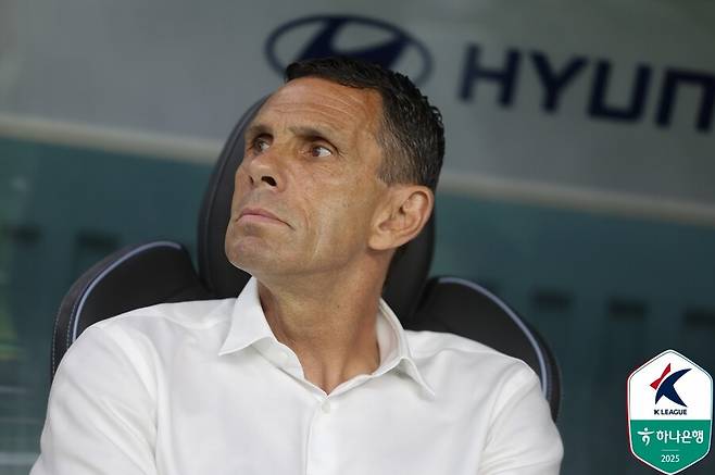 ▲ 23일 전주월드컵경기장에서 전북현대와 강원FC의 하나은행 K리그1 2025 23라운드가 열렸다. 전반에 김진규와 콤파뇨의 득점이 터진 전북이 2-0으로 이겨 독주 체제를 확고히 했다. ⓒ 한국프로축구연맹