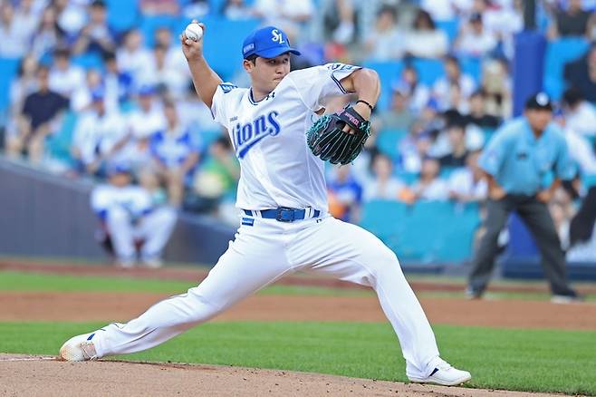 24일 오후 6시30분 대구 삼성라이온즈파크에서 열린 '2025 신한 SOL 뱅크 KBO리그' 삼성 라이온즈와 SSG 랜더스 경기에서 선발투수 최원태가 투구 중이다. <삼성 라이온즈 제공>
