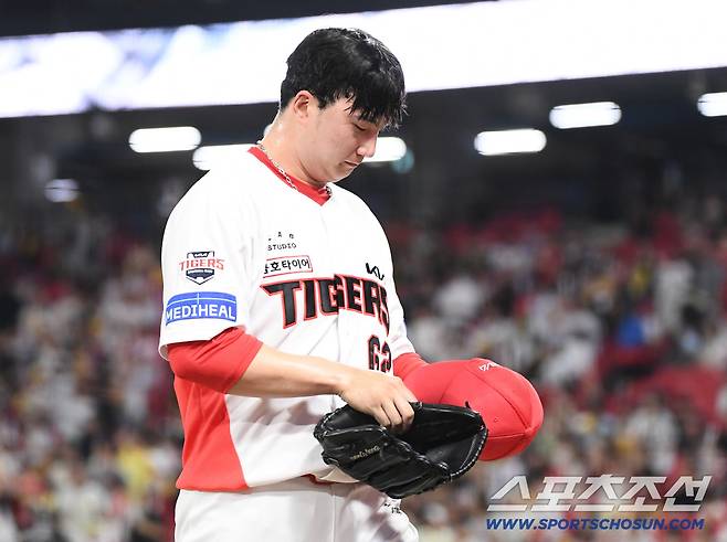22일 광주 기아 챔피언스필드에서 열린 LG-KIA전. 9회초 등판했지만 동점을 허용한 정해영이 강판되고 있다. 광주=정재근 기자 cjg@sportschosun.com/2025.7.22/