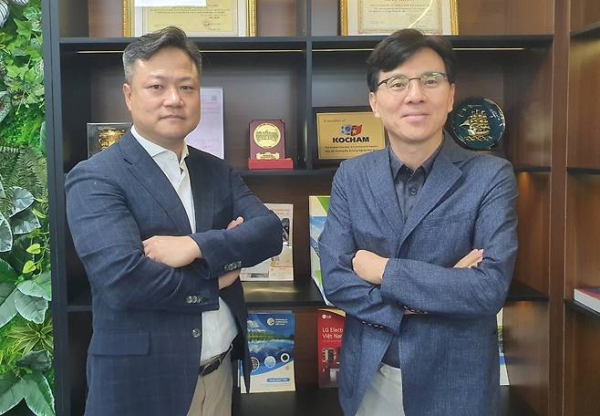 이지순 VTK(Vietnam Together Korea) 법인장(오른쪽)과 차영호 VTK 파견 주재원.2025.7.17/뉴스1 ⓒ News1 조용훈 기자