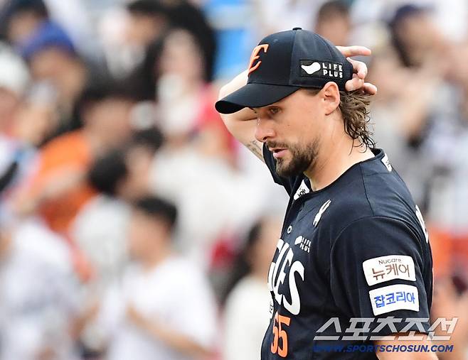 19일 수원 케이티위즈파크에서 열린 KT와 한화의 경기. 1회 연속 안타와 3실점을 허용한 한화 선발 와이스. 수원=송정헌 기자songs@sportschosun.com/2025.07.19/