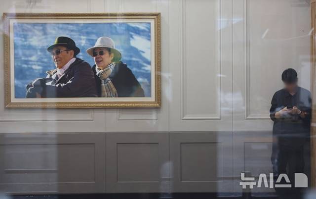 김건희 여사 연루 의혹을 수사하는 민중기 특별검사팀은 25일 부정청탁 및 금품등 수수의 금지에 관한 법률 위반, 업무상 횡령 등 혐의로 윤 전 본부장의 구속영장을 청구했다고 밝혔다. /뉴시스