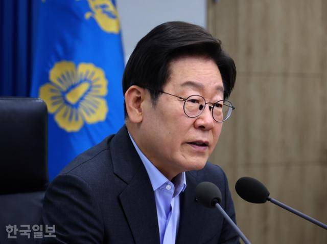 이재명 대통령이 24일 서울 용산 대통령실 청사에서 열린 4차 수석·보좌관 회의에서 발언하고 있다. 왕태석 선임기자