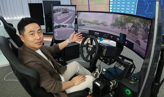 한지형 오토노머스에이투지 대표가 자율주행 시뮬레이션에 대해 설명하고 있다. /이승환 기자