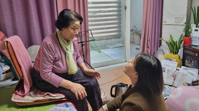 익산시가 이웃애돌봄단을 통해 돌봄 안전망을 구축하고 있다. 익산시 제공