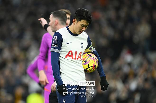 ▲ 미국 스포츠 매체 'ESPN'은 25일(한국시간) "미국메이저리그사커(MLS)의 로스앤젤레스(LA) FC가 토트넘 홋스퍼의 공격수 손흥민 영입에 관심이 있다. LAFC는 손흥민이 올여름 토트넘을 떠날 의향이 있는 상황에서 구단이 그의 이적을 허락한다면 행동을 개시할 의사가 있음을 밝혔다"라고 전했다.