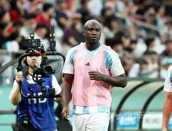 울산HD 말컹...지난 FC서울 전에서 몸을 푸는 모습.