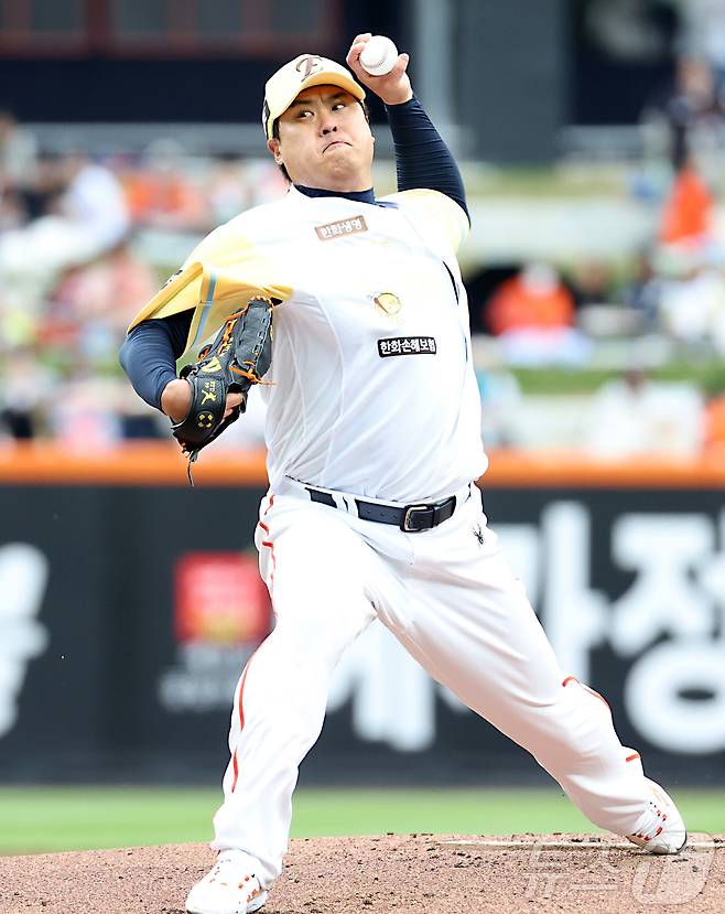 투구하는 류현진. 2025.5.6/뉴스1 ⓒ News1 김기남 기자