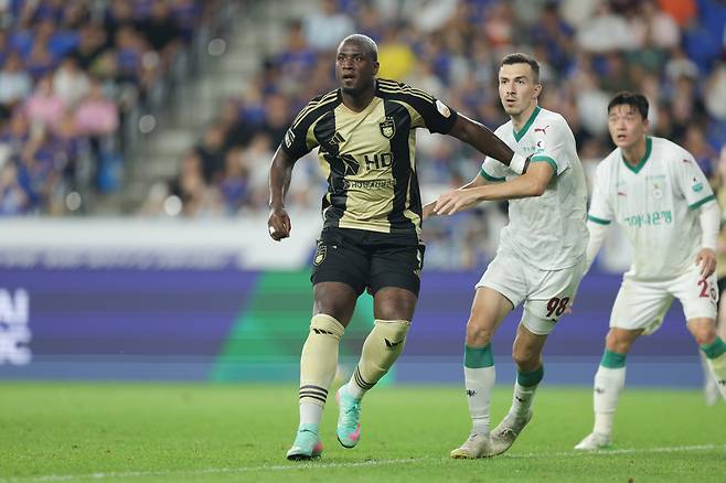 문수축구경기장/ K리그1/ 울산HDFC vs 대전하나시티즌/ 울산 말컹, 대전 안톤/ 경합/ 사진 김정수