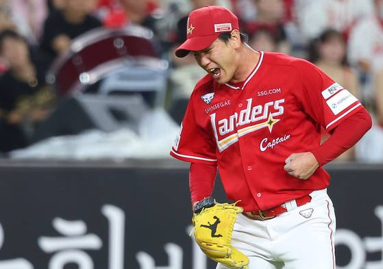 26일 한화 류현진과의 첫 선발 맞대결에서 완승한 SSG 김광현. 연합뉴스